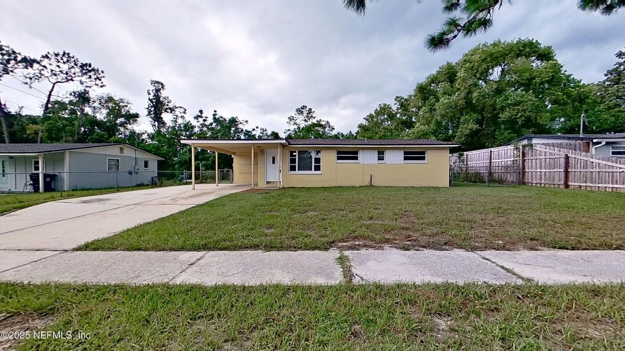 165 Parkwood Dr W - Photo 2 of 27