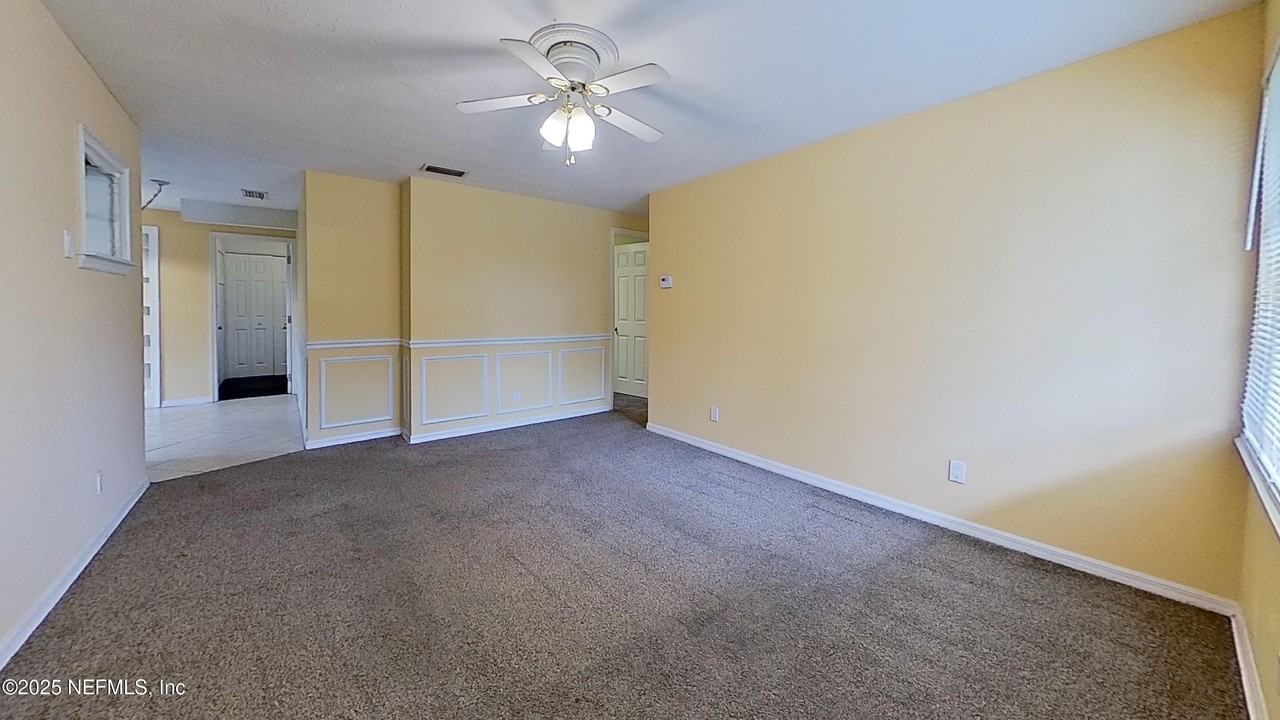 165 Parkwood Dr W - Photo 5 of 27