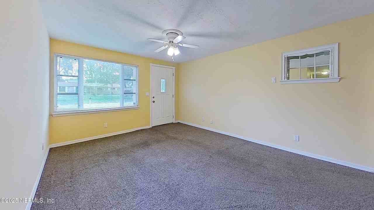 165 Parkwood Dr W - Photo 6 of 27