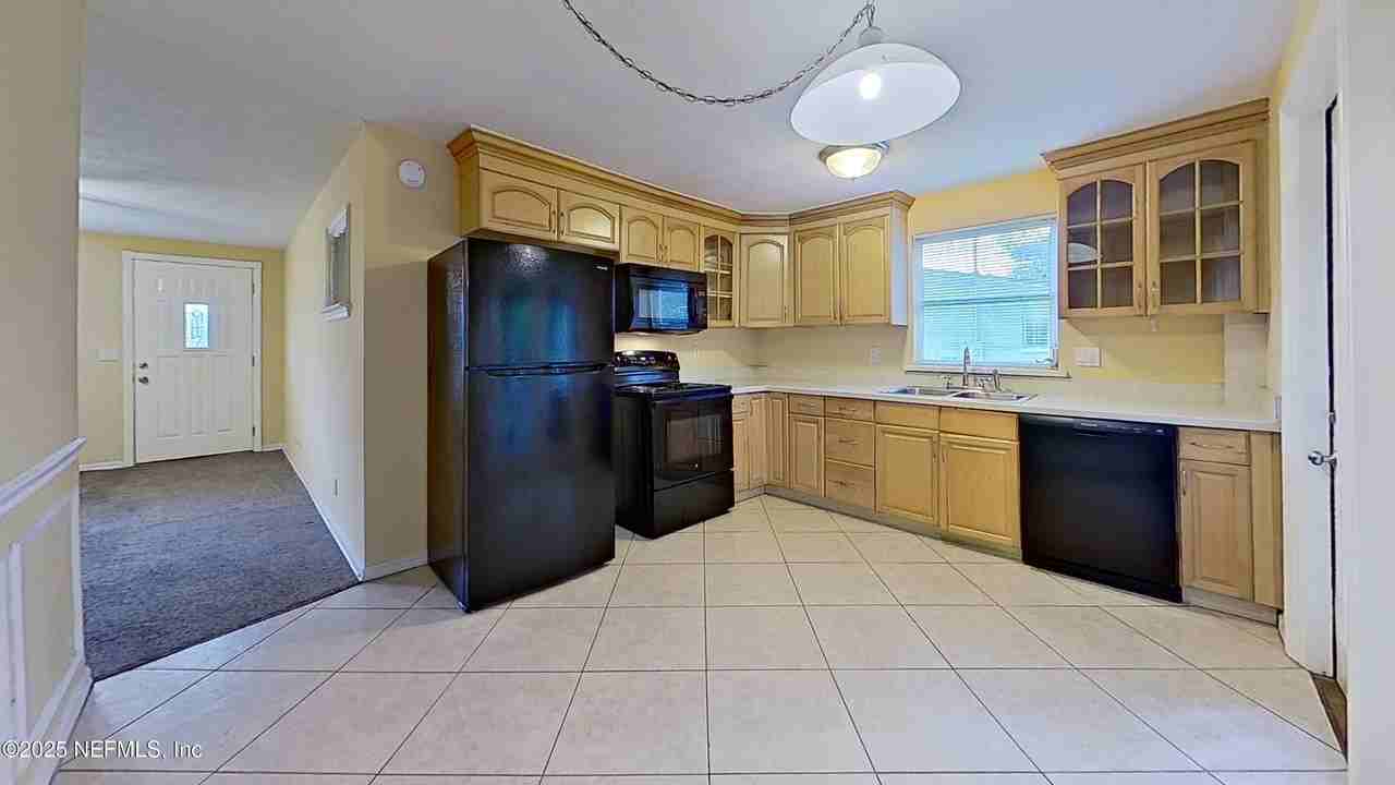 165 Parkwood Dr W - Photo 7 of 27