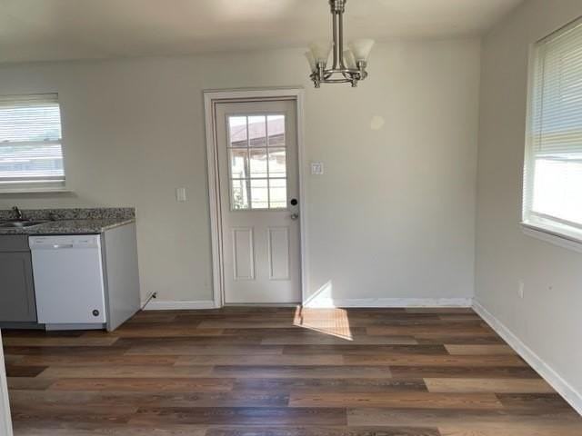 6217 Leslie St - Photo 6 of 13