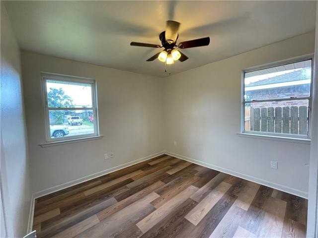 6217 Leslie St - Photo 7 of 13