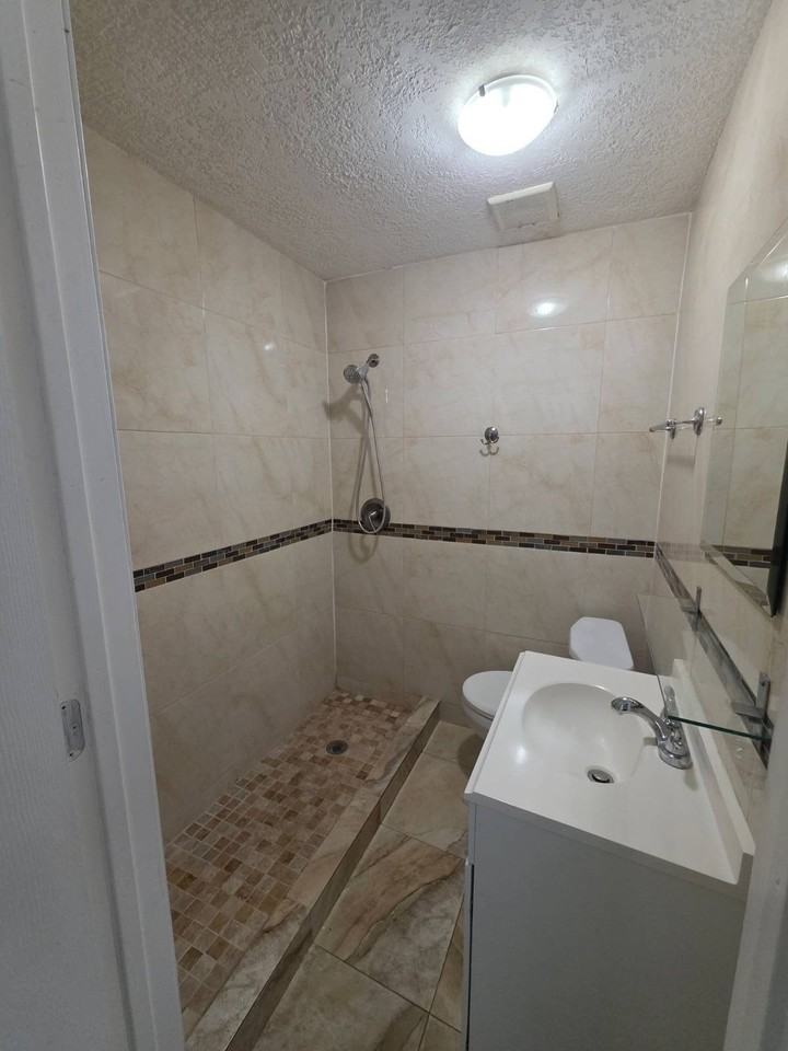 125 Sw 32nd Court Rd #2 - Photo 2 of 3