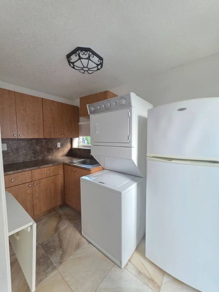 125 Sw 32nd Court Rd #2 - Photo 3 of 3