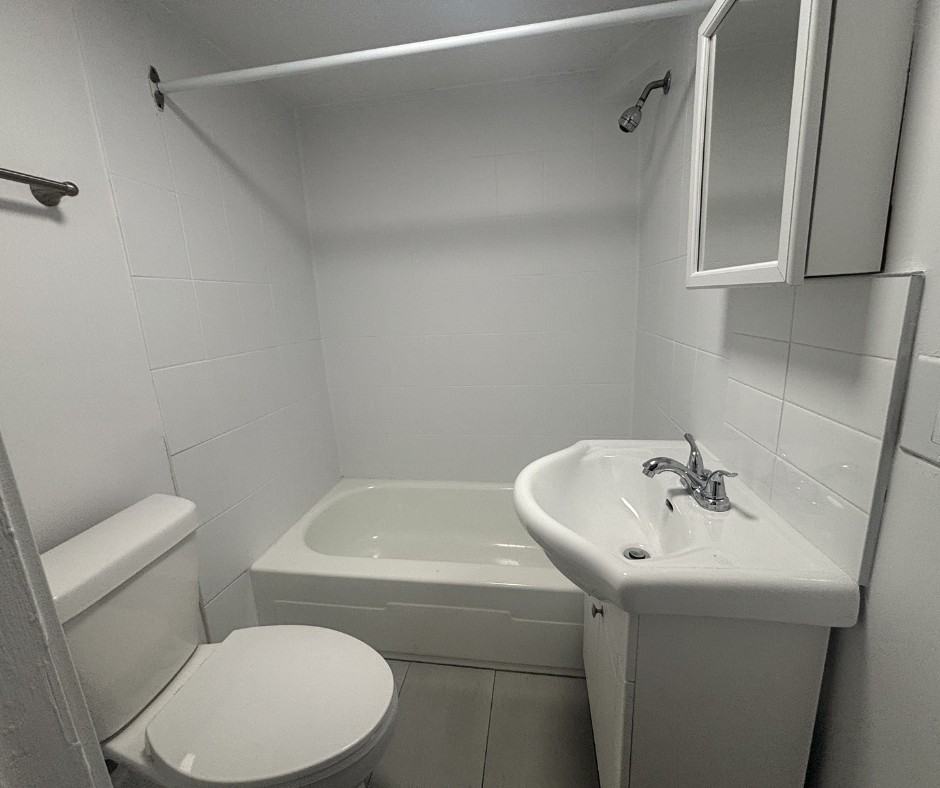 565 Rue Front #15 - Photo 3 of 5