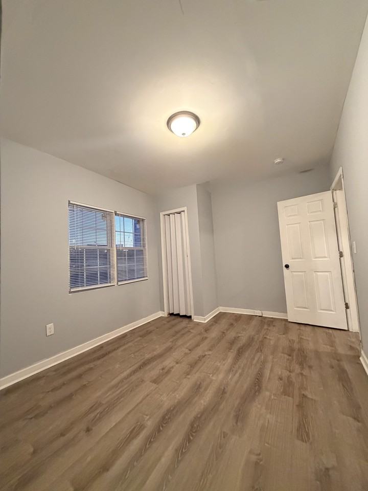 1617 Darley Ave #1 - Photo 6 of 33