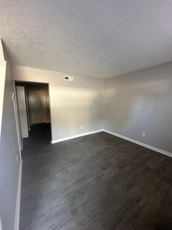 1720 37th St Ne - Photo 6 of 11