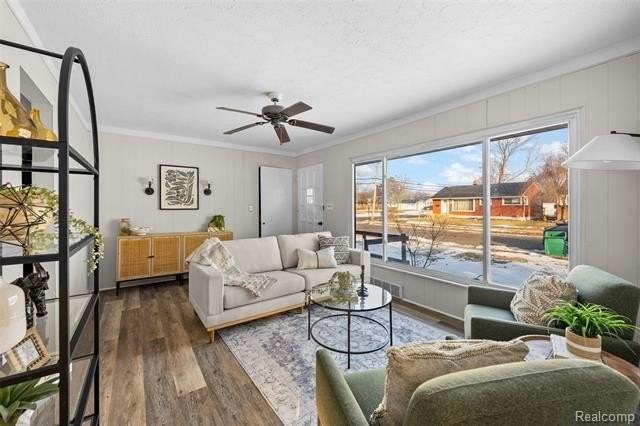 29061 Balmoral St - Photo 2 of 19