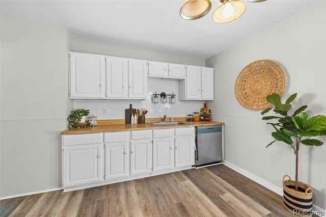 29061 Balmoral St - Photo 4 of 19