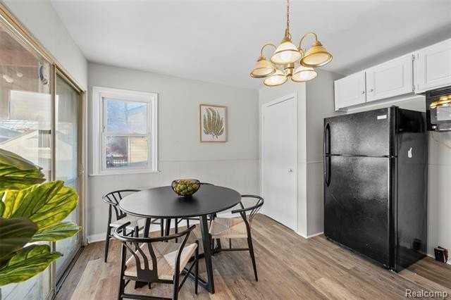 29061 Balmoral St - Photo 5 of 19