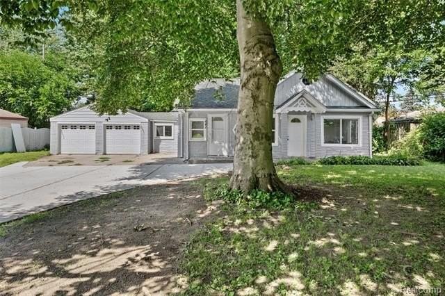 641 Gilman St - Photo 5 of 28