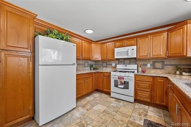 2268 Serra Dr - Photo 7 of 31