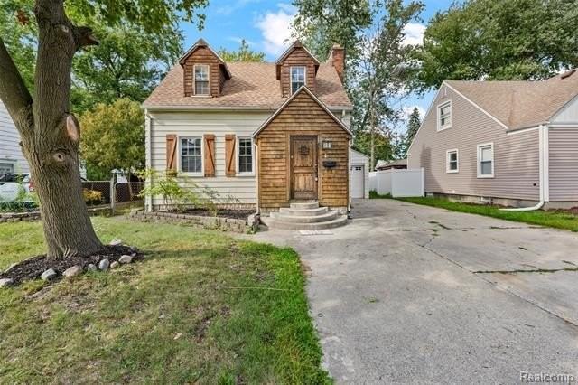 1674 Eaton Rd - Photo 2 of 35