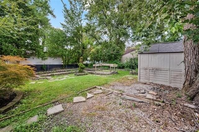 1674 Eaton Rd - Photo 4 of 35