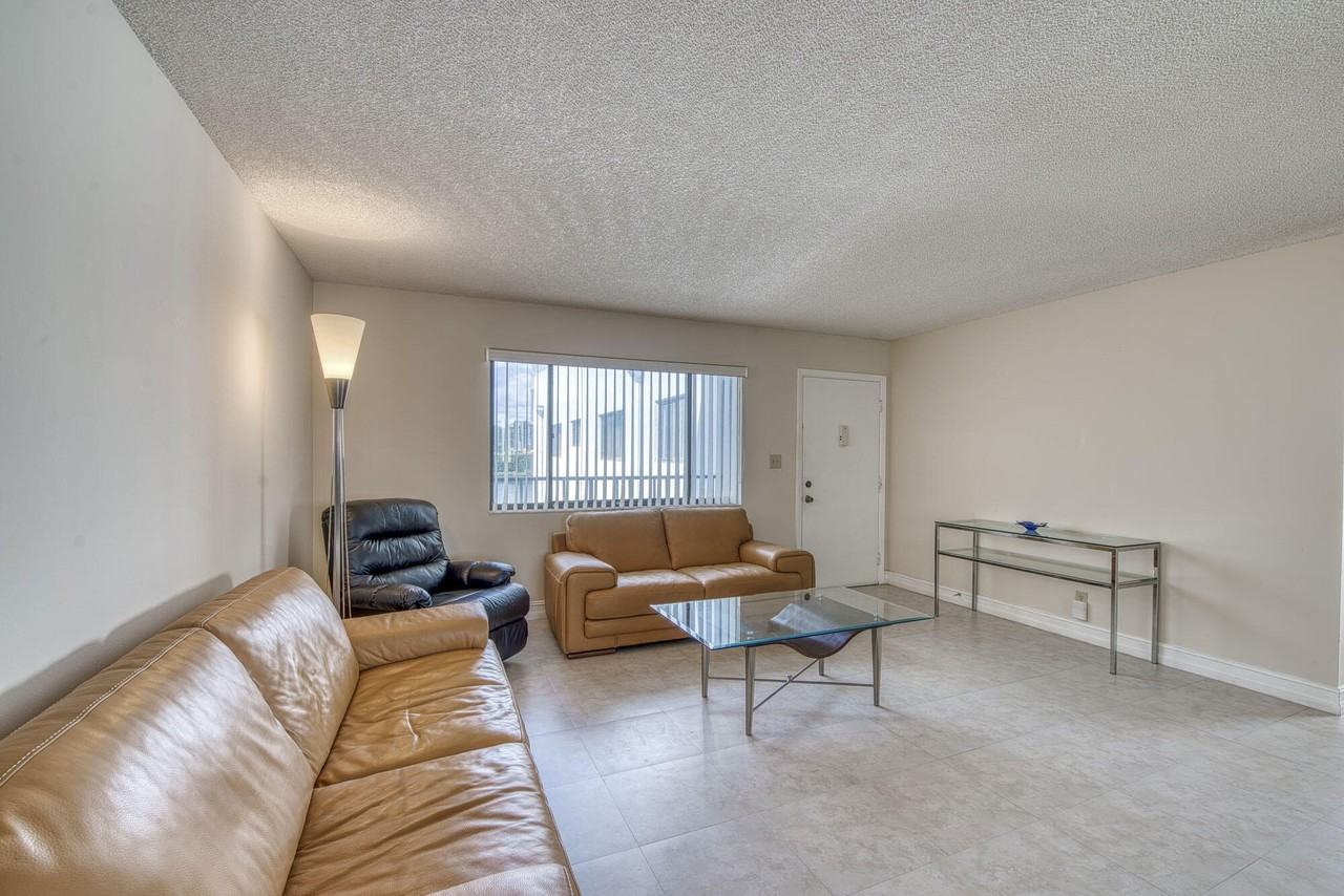 15108 Ashland Dr Apt 215 - Photo 4 of 19