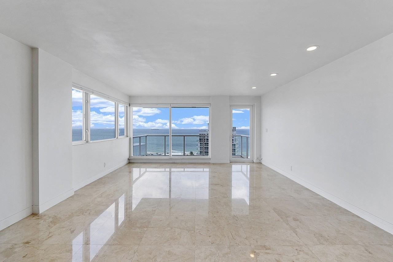 3000 Holiday Dr #1801 - Photo 7 of 34