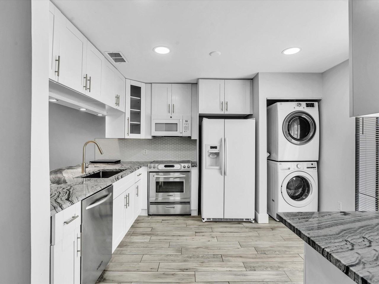 9095 Sw 21st Ct Apt D - Photo 2 of 36