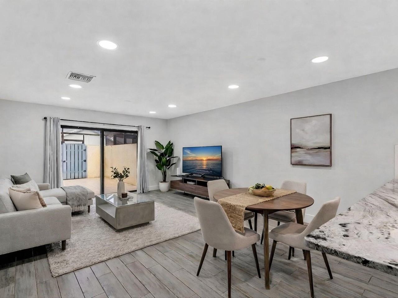 9095 Sw 21st Ct Apt D - Photo 6 of 36