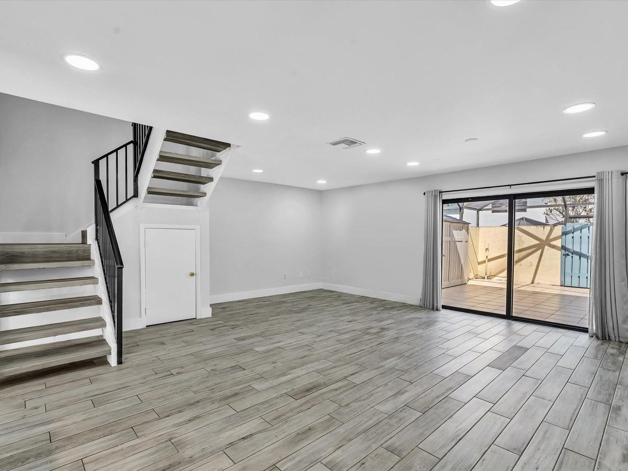 9095 Sw 21st Ct Apt D - Photo 7 of 36