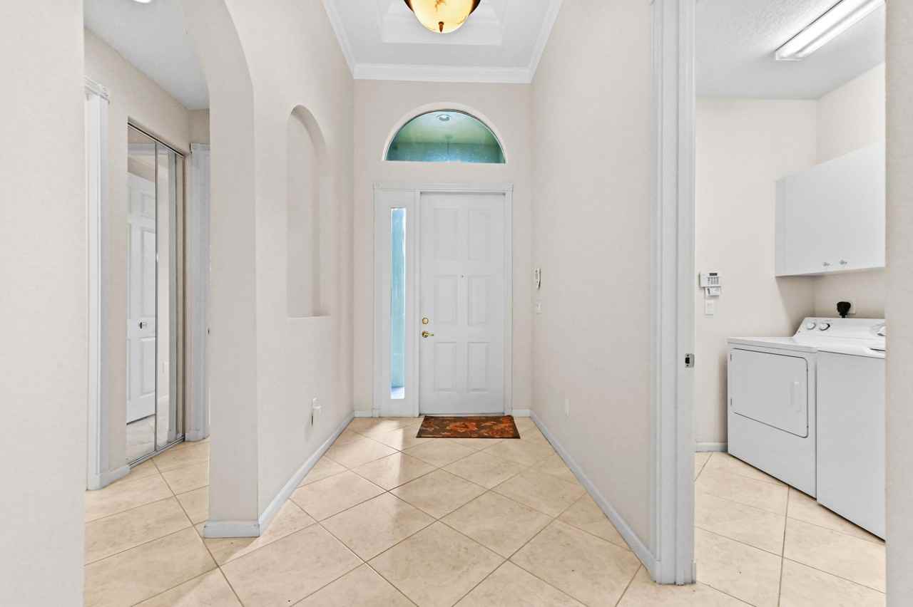 6823 Fabiano Cir - Photo 5 of 38