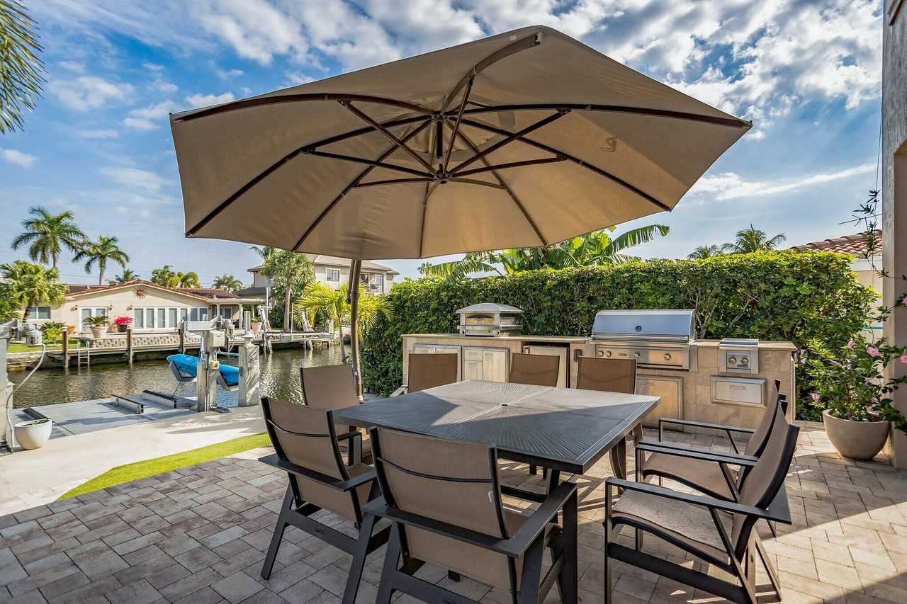 2461 Se 10th St - Photo 5 of 34