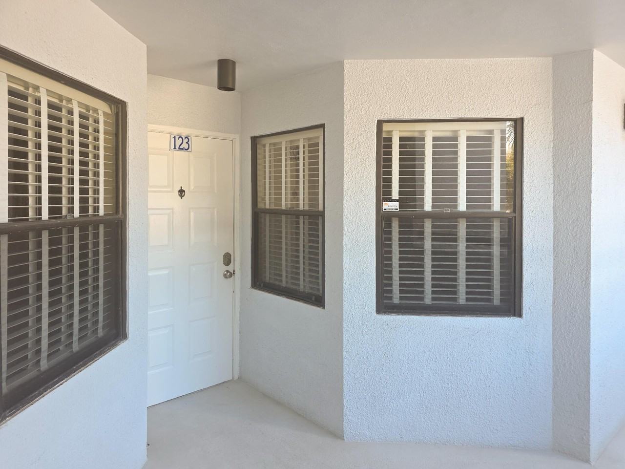 123 Bay Colony Dr N - Photo 7 of 33