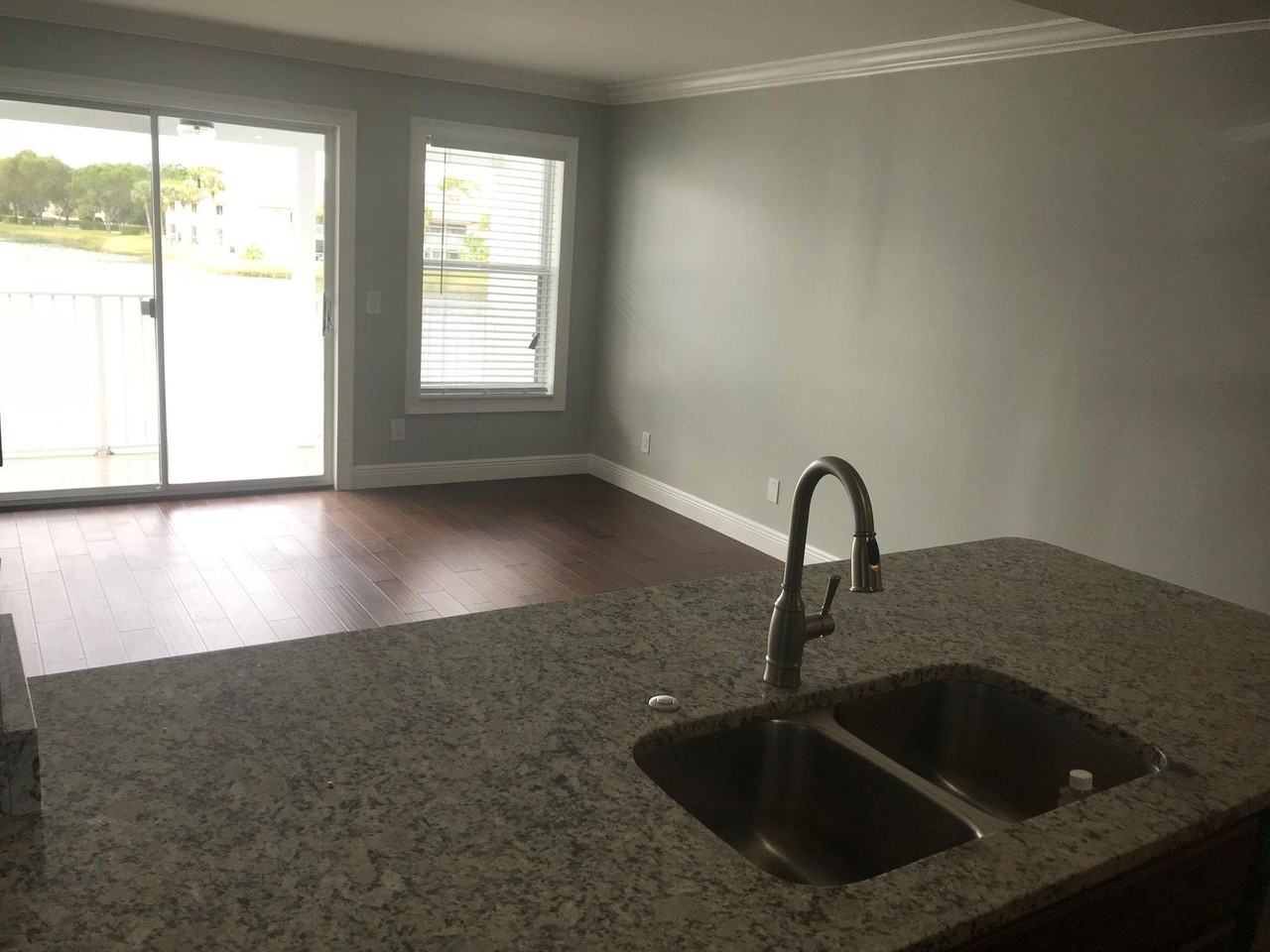 285 Cypress Point Dr - Photo 4 of 6