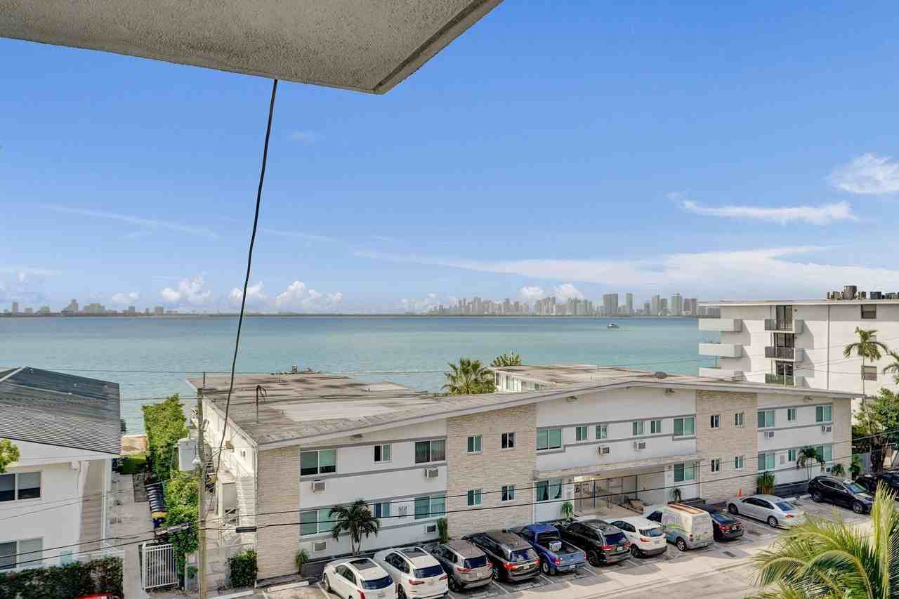 1801 S Treasure Dr Apt 528 - Photo 2 of 29