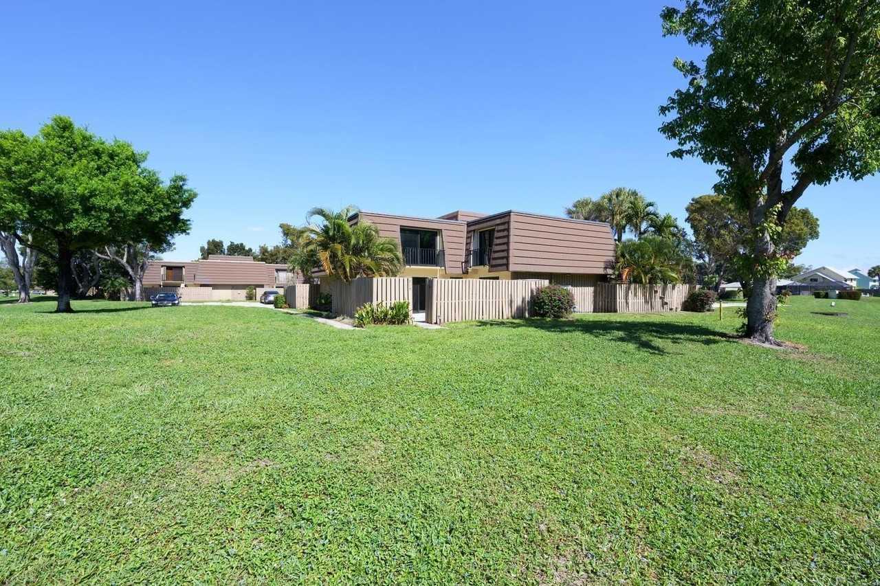 319 3rd Ct - Photo 2 of 20