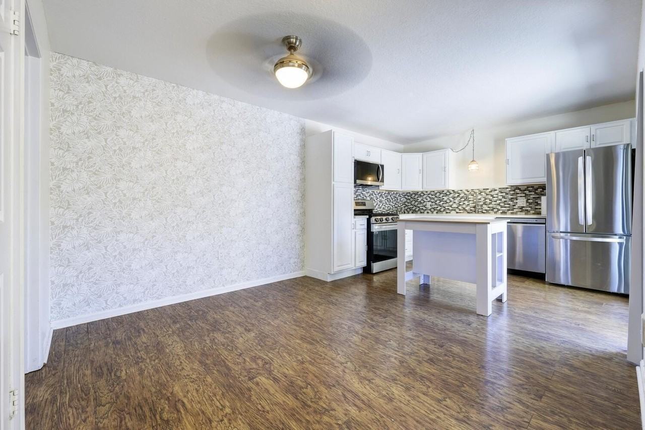 319 3rd Ct - Photo 3 of 20