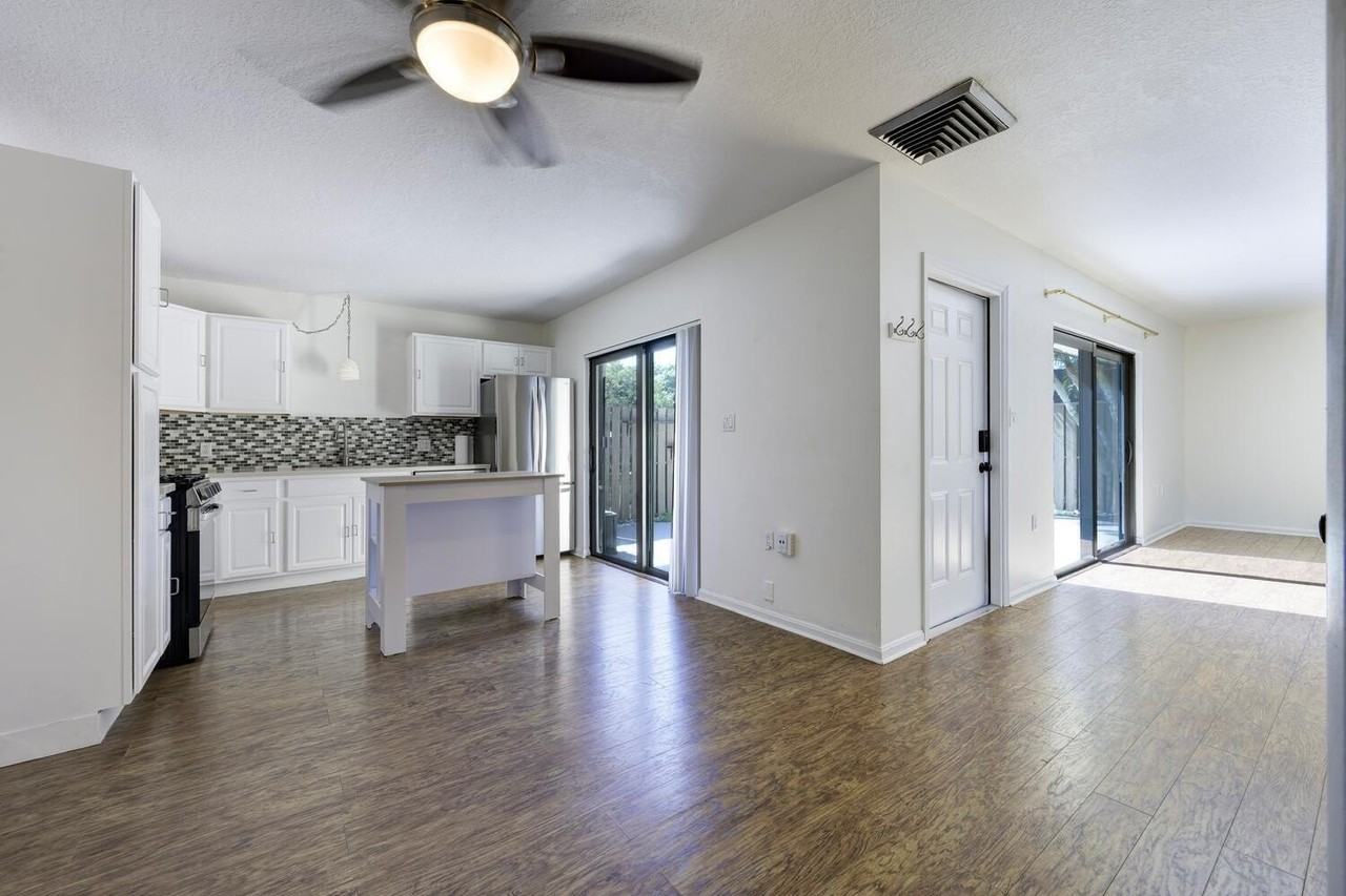 319 3rd Ct - Photo 7 of 20