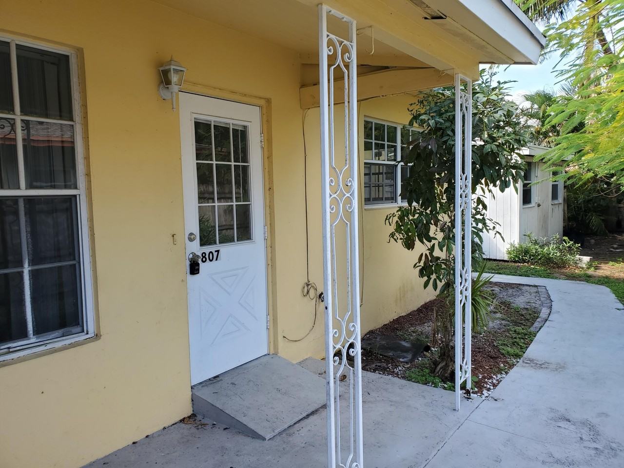 807 W Las Olas Blvd Unit 1-2 - Photo 2 of 12