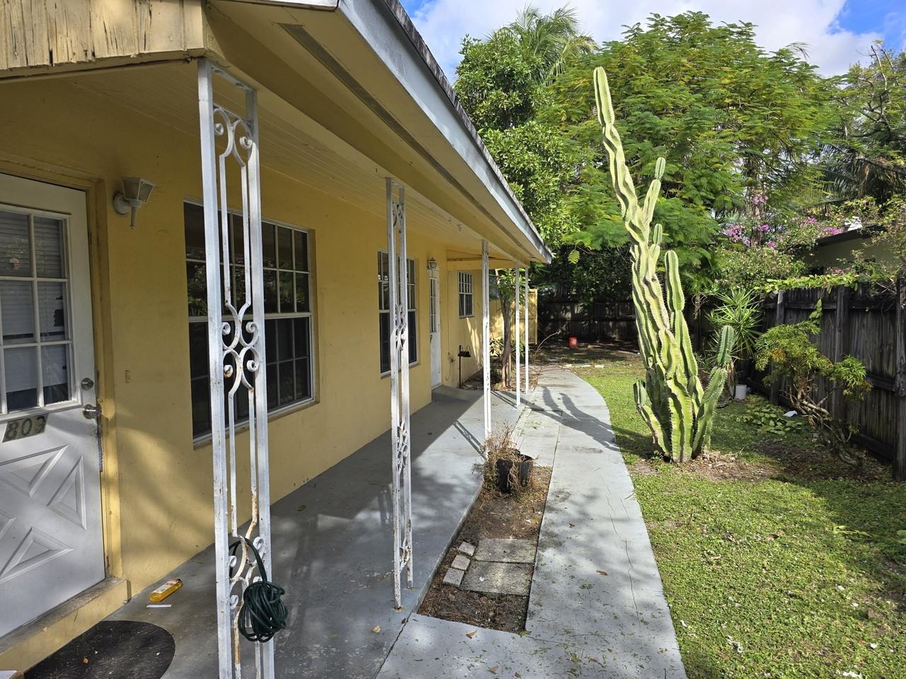 807 W Las Olas Blvd Unit 1-2 - Photo 4 of 12