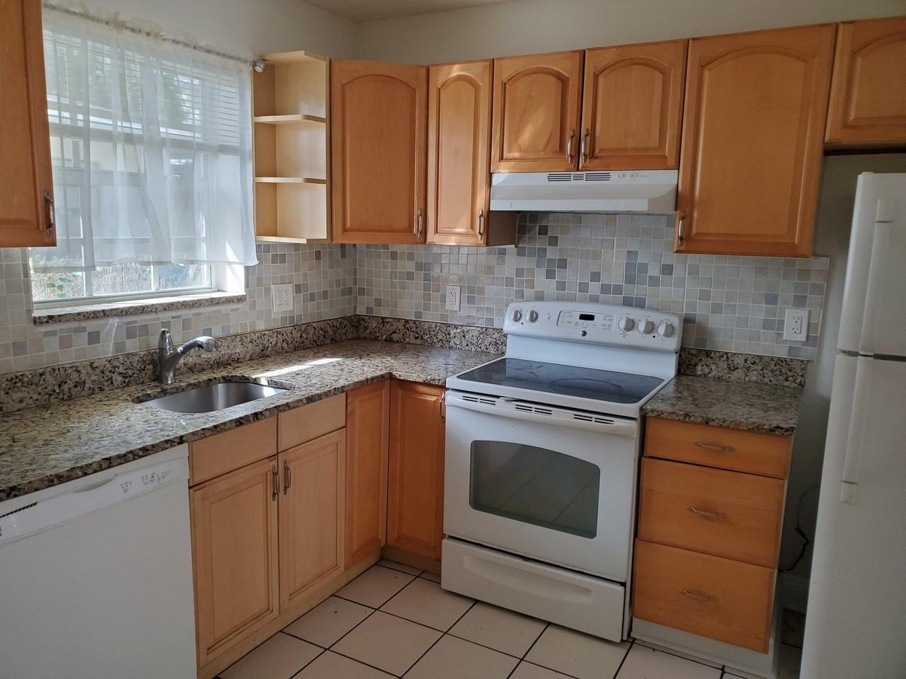 807 W Las Olas Blvd Unit 1-2 - Photo 5 of 12