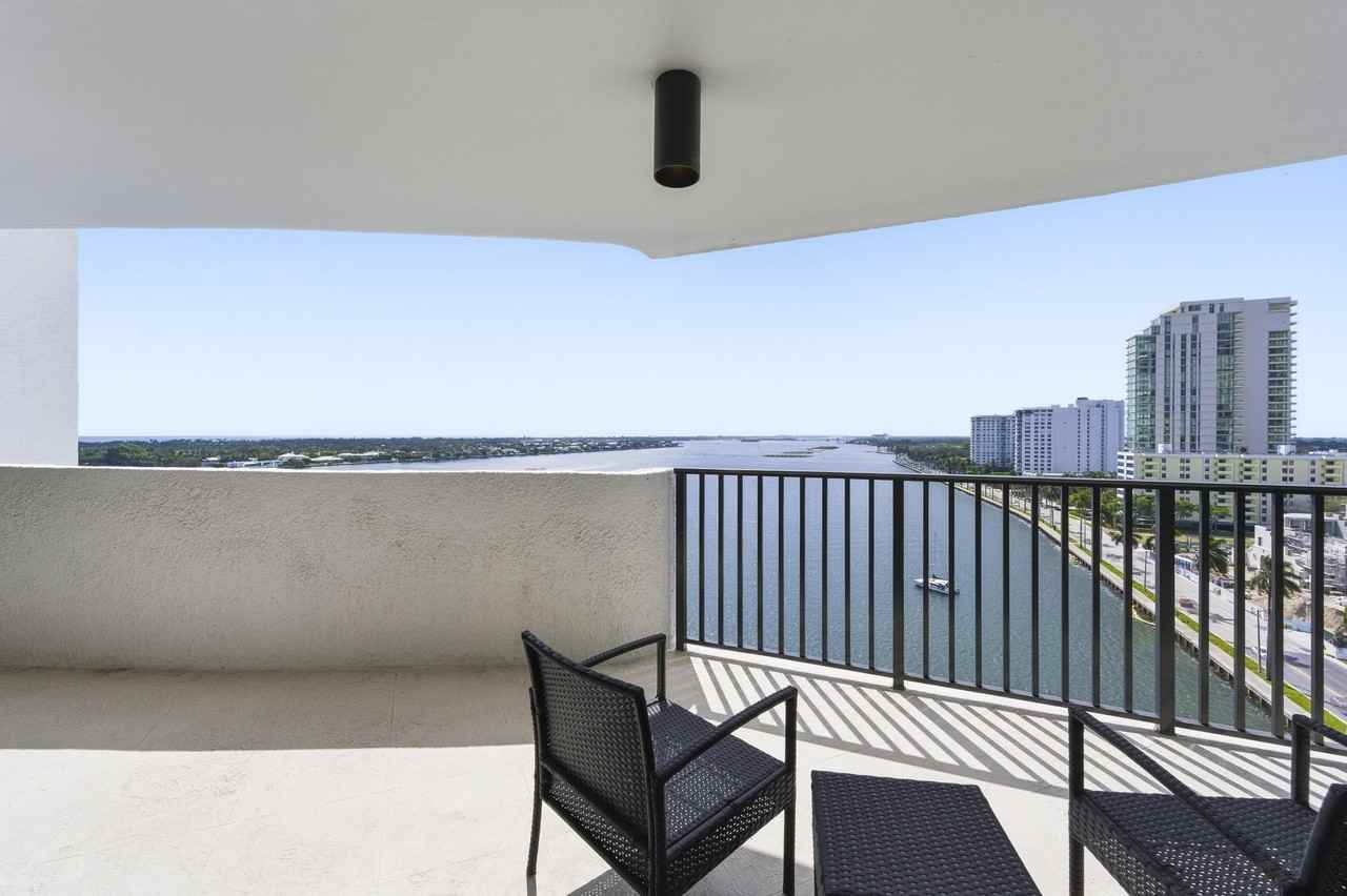 1200 S Flagler Dr Apt 1405 - Photo 3 of 27