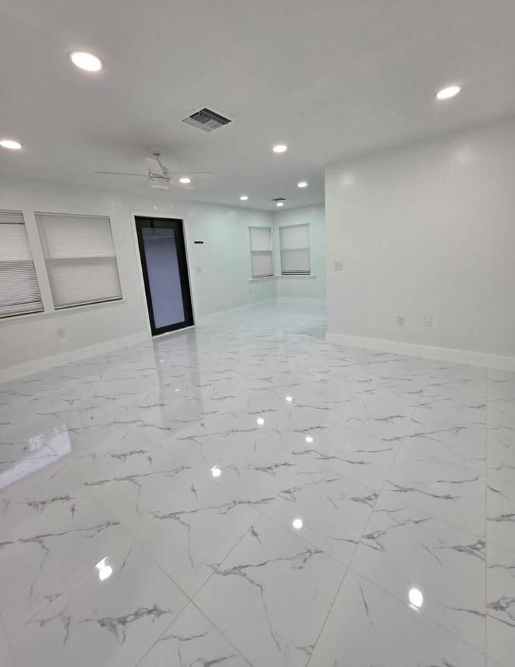 4776 Carver St - Photo 3 of 11