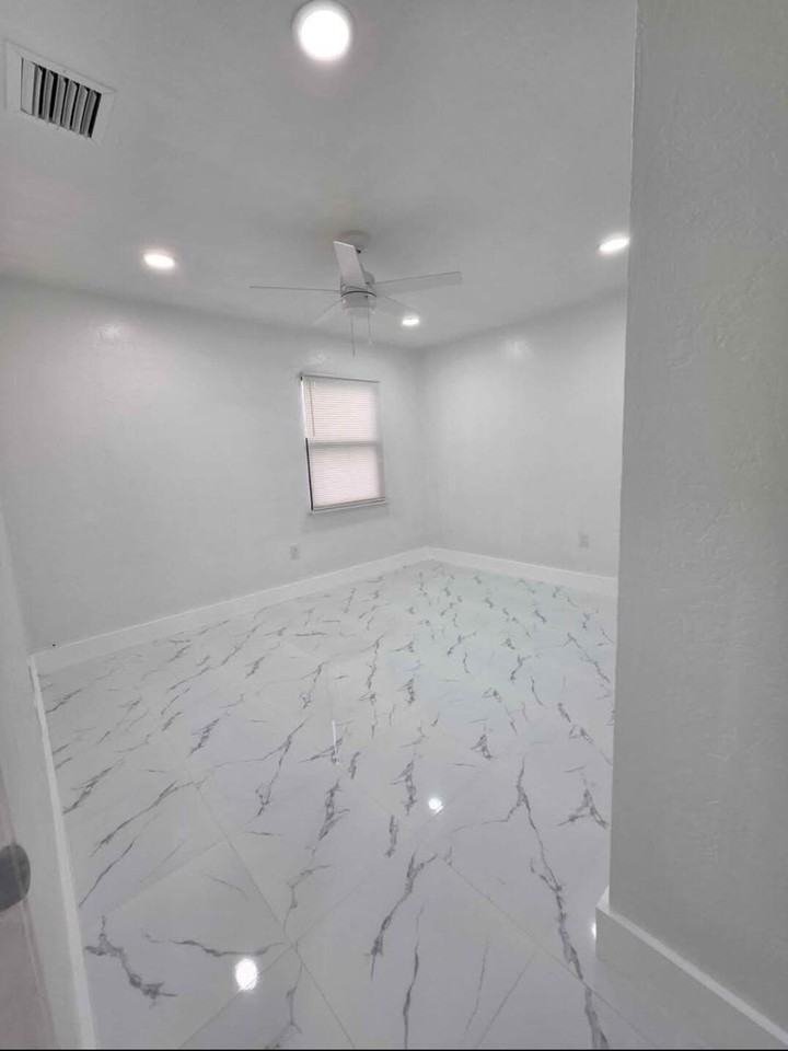 4776 Carver St - Photo 7 of 11