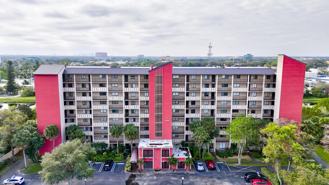 2200 S Cypress Bend Dr Apt 702 - Photo 1 of 1