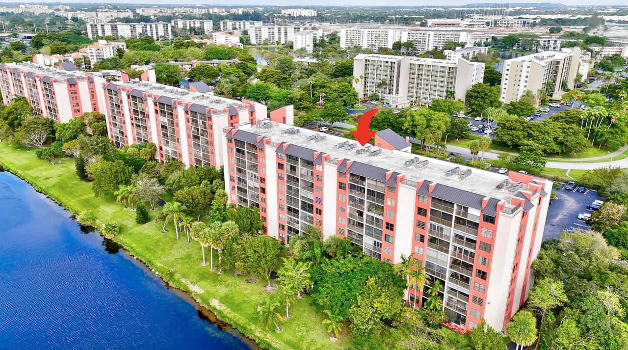 2200 S Cypress Bend Dr Apt 702 - Photo 2 of 33