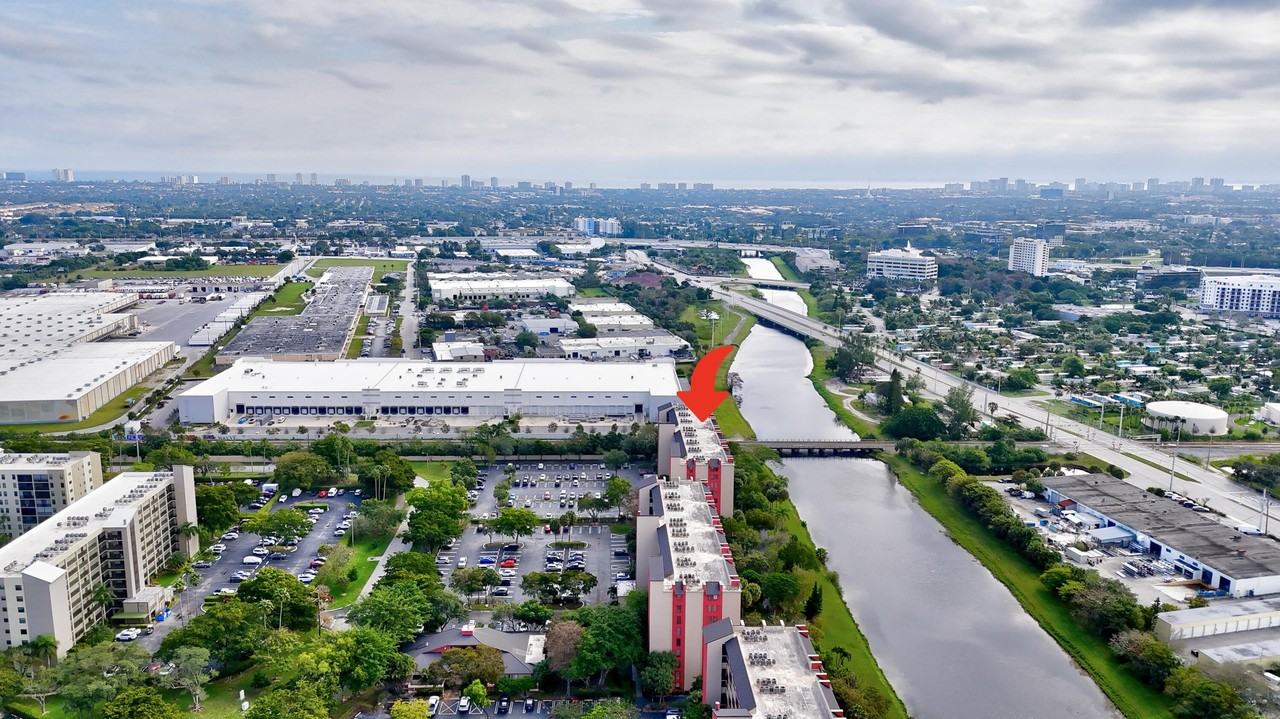 2200 S Cypress Bend Dr Apt 702 - Photo 4 of 33