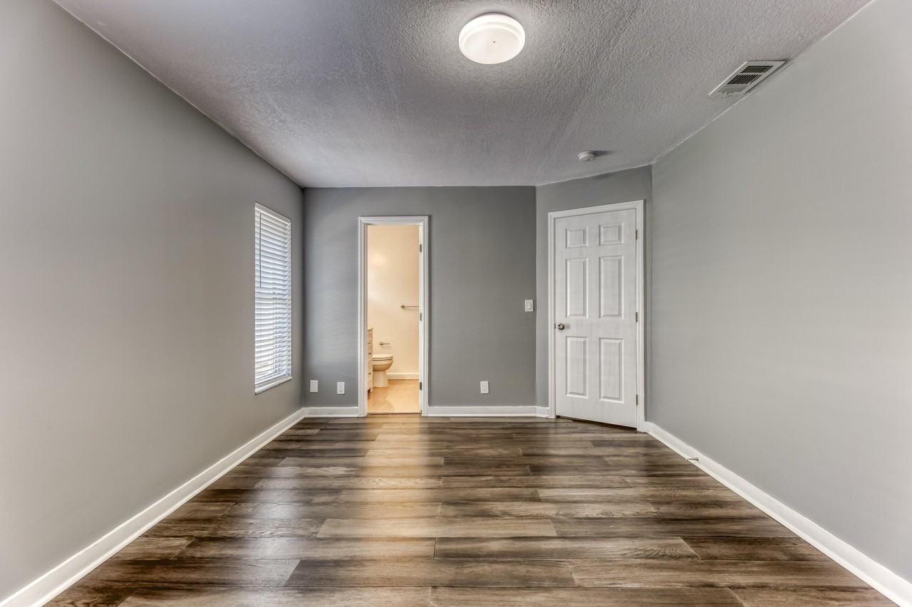 7971 Nw 35th Ct - Photo 2 of 11