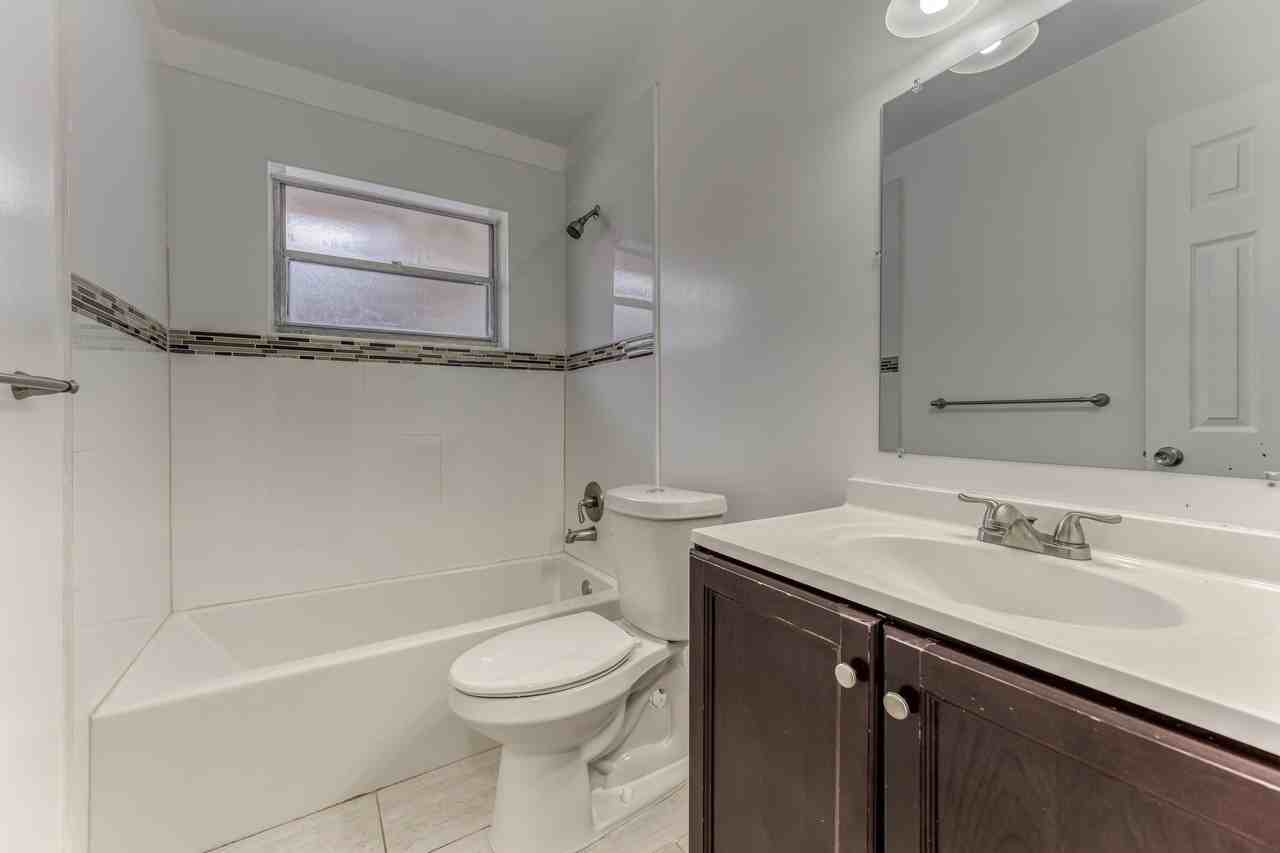 7971 Nw 35th Ct - Photo 5 of 11