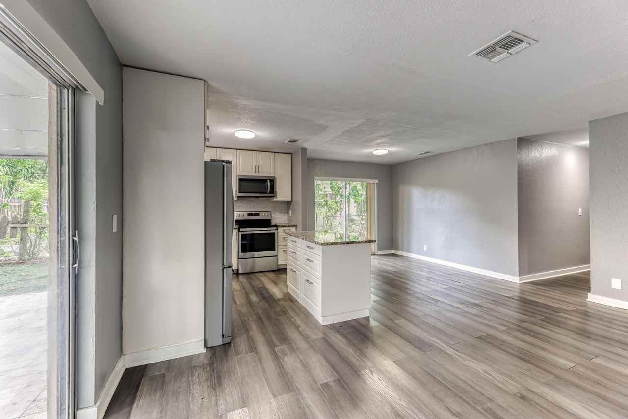 7971 Nw 35th Ct - Photo 7 of 11