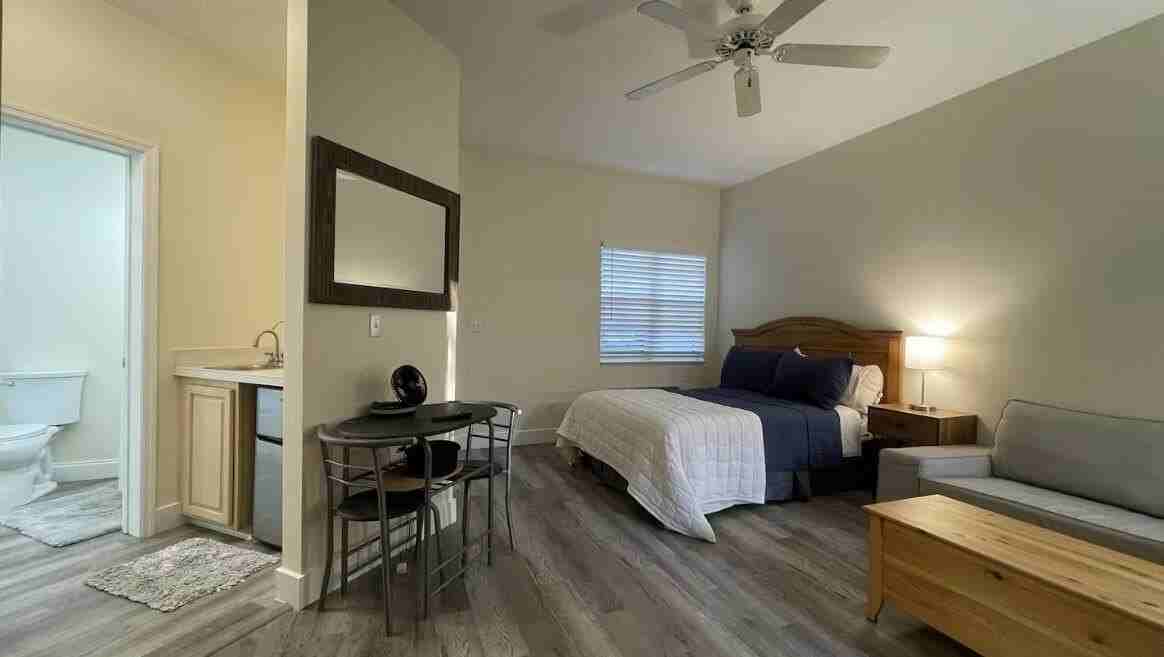 9812 Perfect Dr Unit B - Photo 3 of 8