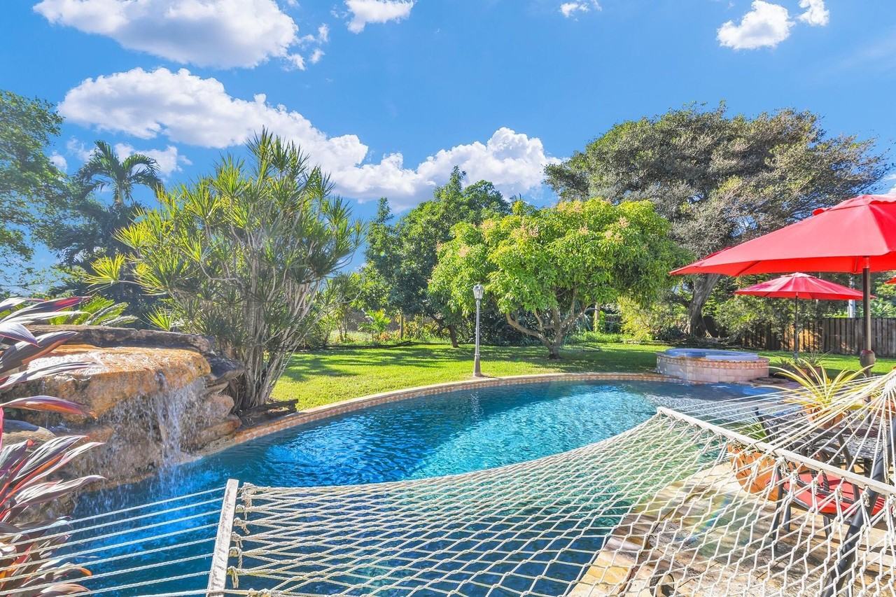 916 Roberts Rd - Photo 3 of 26