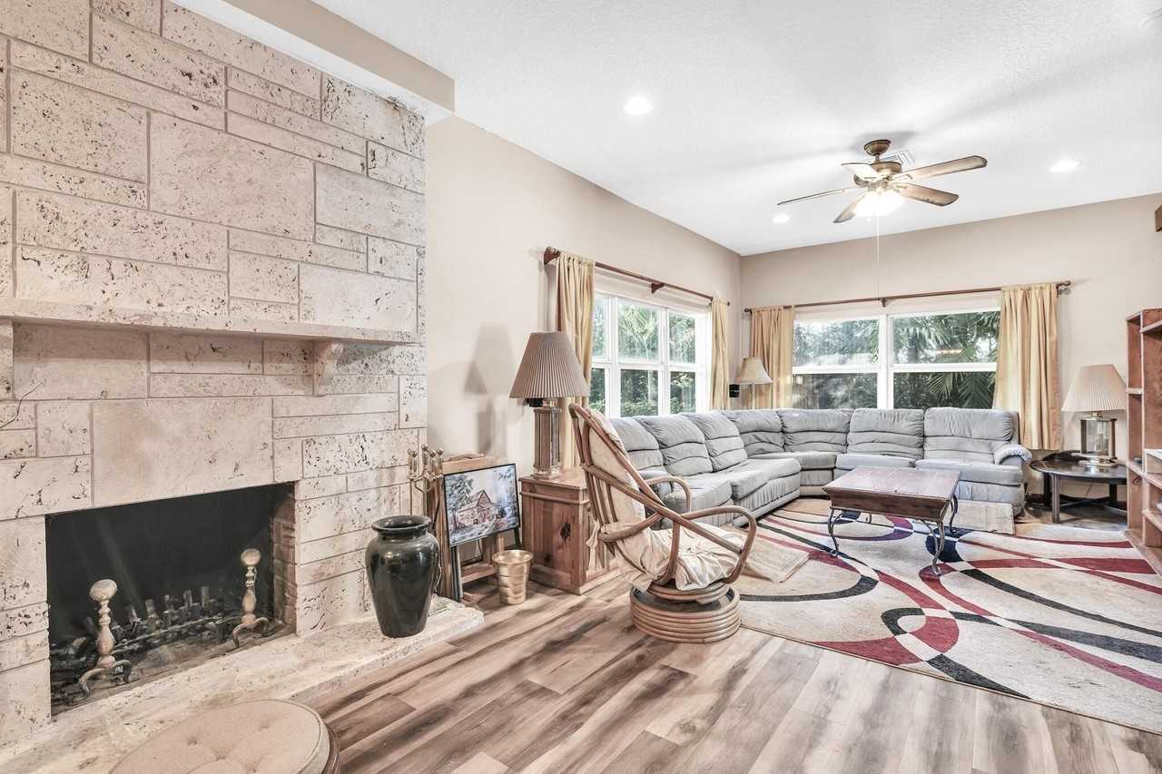 916 Roberts Rd - Photo 4 of 26