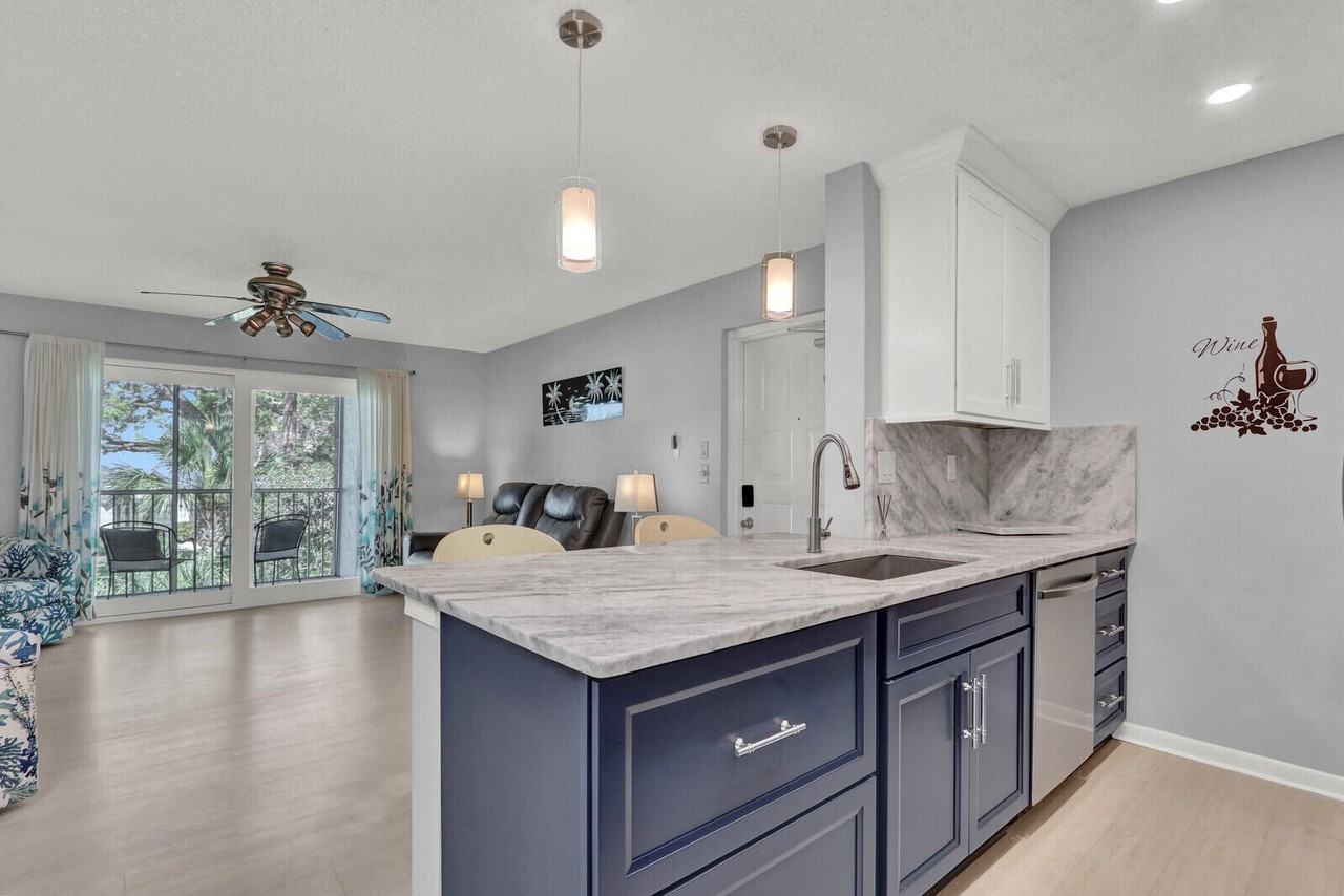 2516 Se Anchorage Cv Unit 108 - Photo 4 of 33