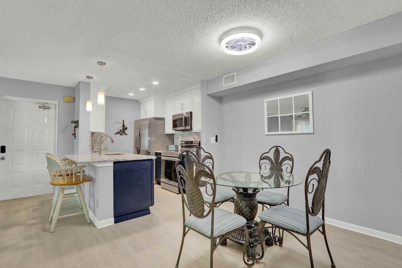 2516 Se Anchorage Cv Unit 108 - Photo 5 of 33