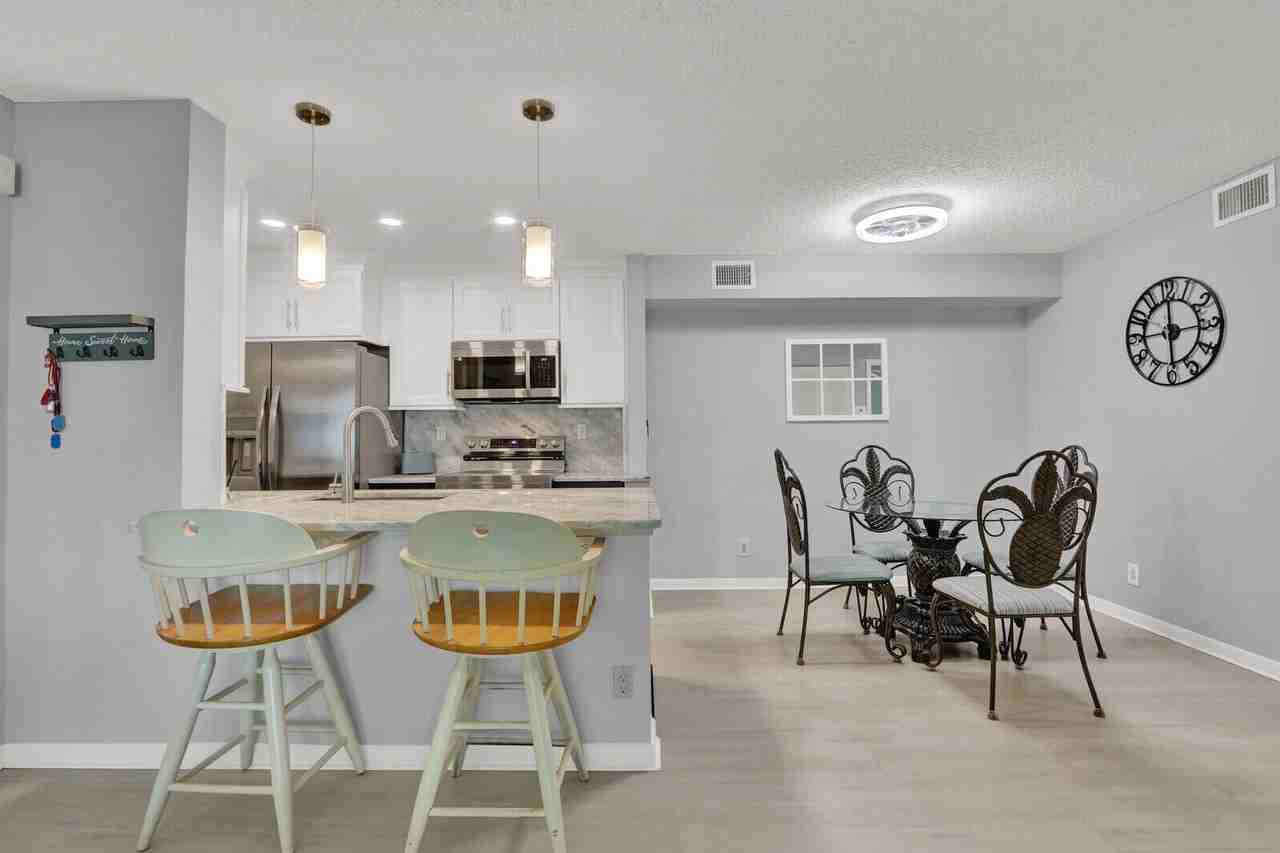 2516 Se Anchorage Cv Unit 108 - Photo 6 of 33