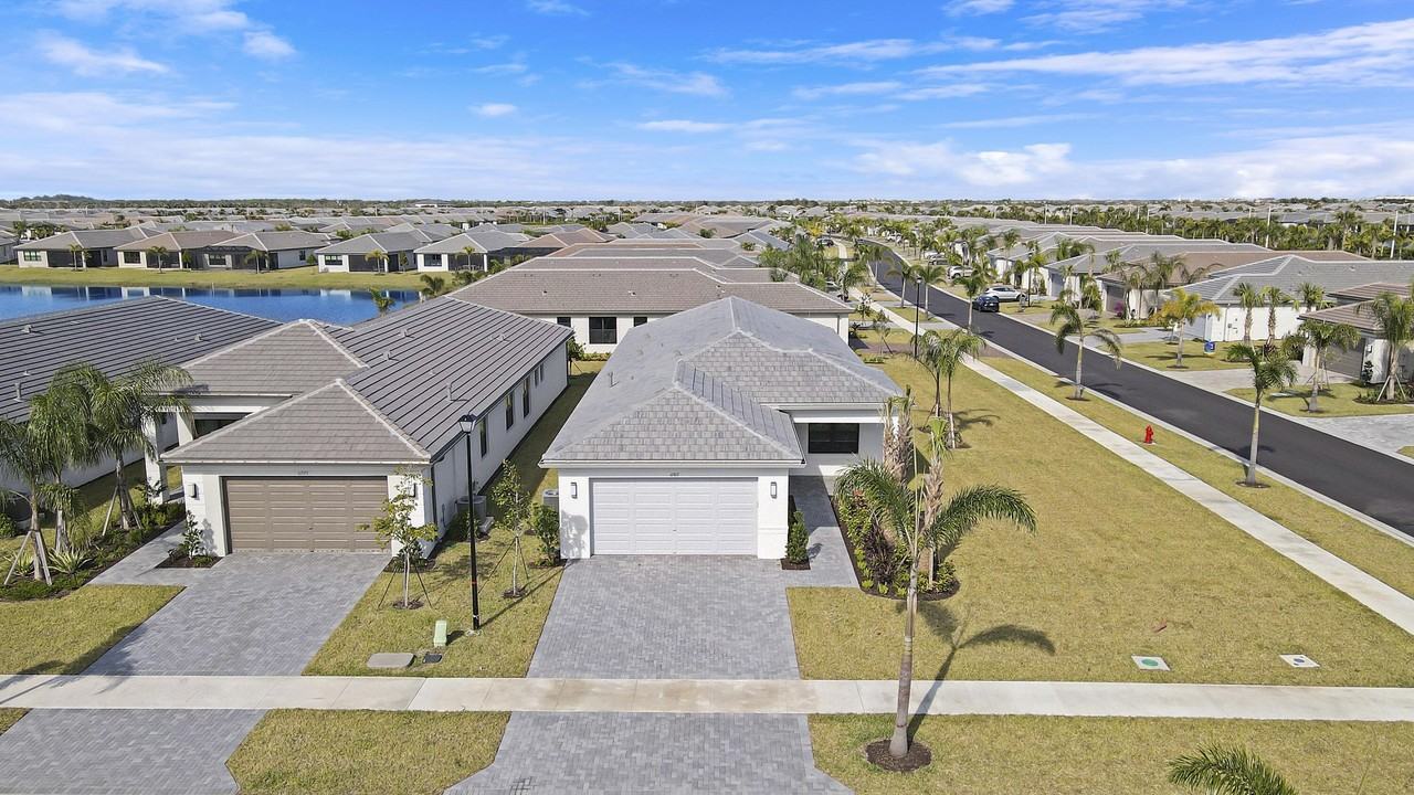 11567 Sw Oceanfront Ct - Photo 3 of 50